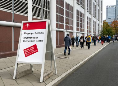 Frankfurt, Hesse, Almanya 'daki Corona aşı istasyonu ve test merkezi