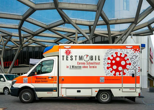 ドイツのヘッセン州フランクフルトにあるコロナ予防接種ステーションとテストセンター — ストック写真
