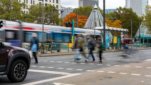 Circulação Peões Automóveis Bicicletas Eléctricos Autocarros Tráfego Rodoviário Frankfurt Berlim — Fotografia de Stock