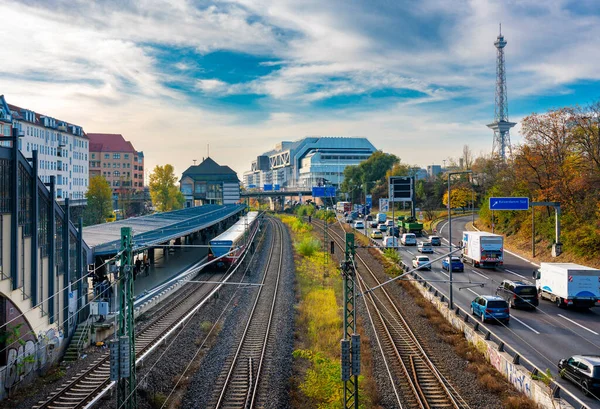 西側のベルリン市内高速道路とシャーロッテンブルク地区に住んでいます — ストック写真