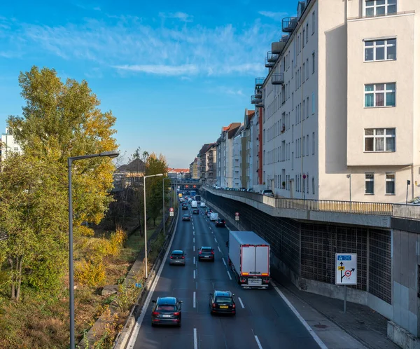 西側のベルリン市内高速道路とシャーロッテンブルク地区に住んでいます — ストック写真