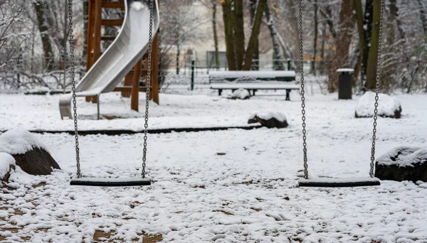 Lege Kinderspeelplaats Met Sneeuw Winter — Stockfoto