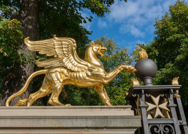 Berlin Wannsee, Almanya 'daki Glienicke Sarayı' nın tarihi mimarisi ve simgeleri