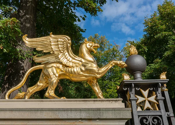 Berlin Wannsee, Almanya 'daki Glienicke Sarayı' nın tarihi mimarisi ve simgeleri