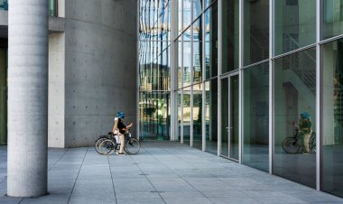 Berlin hükümet bölgesinde turistler ve turistler