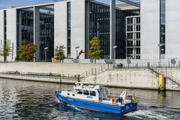 Ausflugsschiffe Auf Der Spree Bahnhof Friedrichstrasse — Stock fotografie