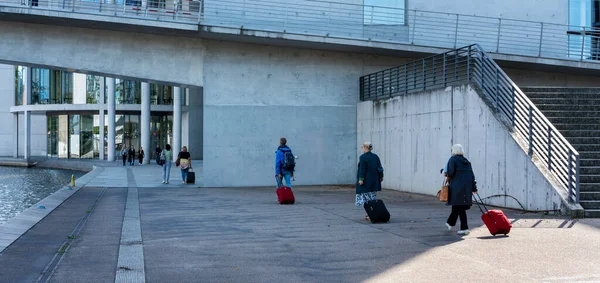 Visites Touristes Dans Quartier Gouvernement Berlinois — Photo