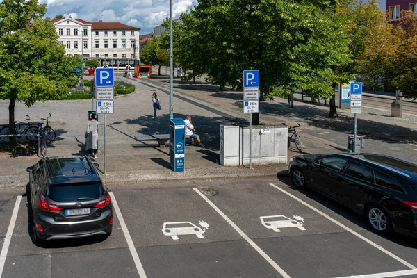 ベルリン市内の電気自動車充電ステーション — ストック写真