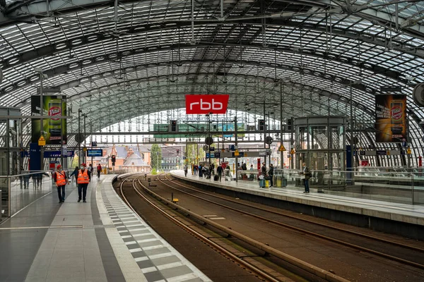 Travellers Tourists Berlin Central Station Germany — Zdjęcie stockowe