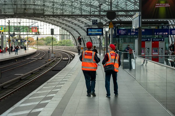 Travellers Tourists Berlin Central Station Germany — Stock fotografie