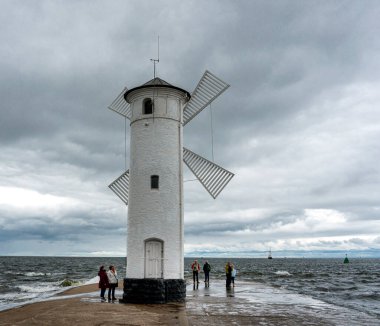 Almanya 'nın Mecklenburg-Batı Pomerania adasındaki Swinoujscie' de bulunan ünlü Mhlenbake deniz feneri.