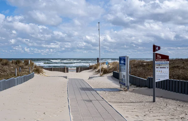 Baabe 'deki Plaj ve Baltık Denizi, Ruegen Baltık Denizi Adası, Mecklenburg-Batı Pomeranya, Almanya
