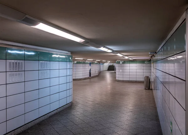 Murals Tiles Empty Underground Passages Schillingstrasse Station Mitte Berlin Németország — Stock Fotó