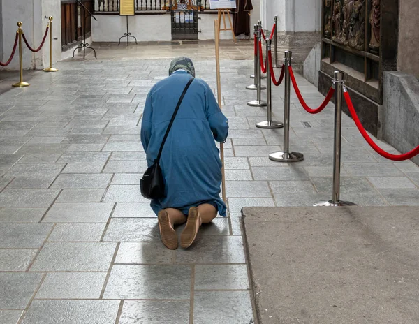 Senior Woman Doing Penance Prayer Church — Zdjęcie stockowe