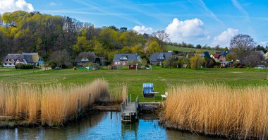 Jetty ve Moritzdorf 'taki yazlık evler Sellin Gölü, Rgen Adası, Mecklenburg-Batı Pomerania, Almanya