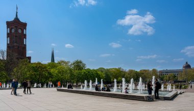 Alexanderplatz, Mitte, Berlin, Almanya 'daki çeşmeler ve çeşmeler