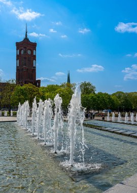 Alexanderplatz, Mitte, Berlin, Almanya 'daki çeşmeler ve çeşmeler