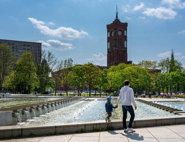 Alexanderplatz, Mitte, Berlin, Almanya 'daki çeşmeler ve çeşmeler