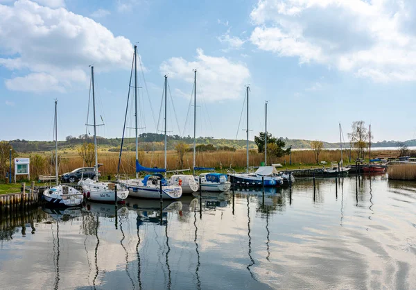 Segelboote Und Fischerboote Beim Sportbootclub Baabe Selliner See Insel Rügen — Stockfoto