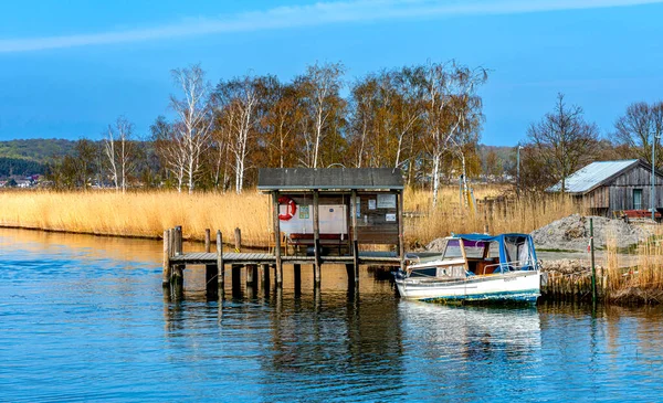 フェリーハウスとフェリー Baabe Sellin Moritzdorf Connecting Canal Selliner See Rgen Island — ストック写真