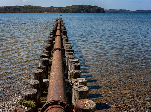 Rozsdás Csővezeték Barázdák Között Jasmunder Bodden Ruegen Island Mecklenburg Vorpommern — Stock Fotó