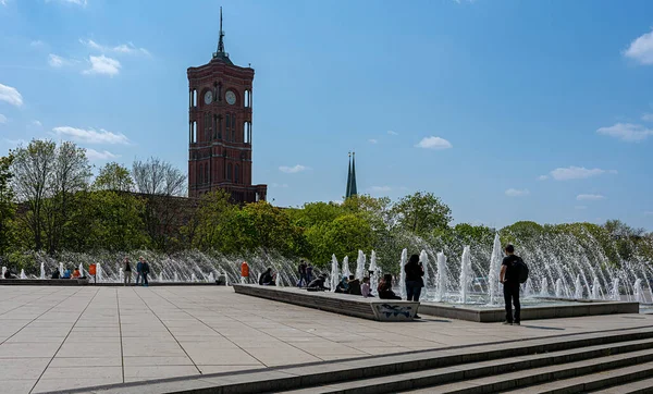 Alexanderplatz, Mitte, Berlin, Almanya 'daki çeşmeler ve çeşmeler