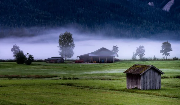 Poranna Mgła Górach Wetterstein Tyrolu Austria — Zdjęcie stockowe
