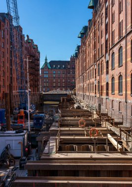 Hamburg Speicherstadt, Hamburg 'daki su kanallarında inşaat alanı.