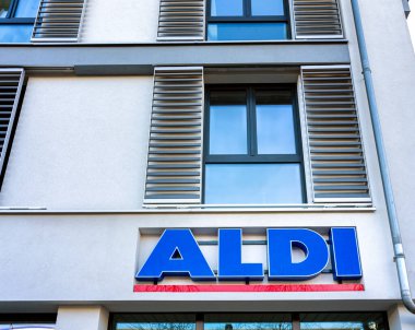 Berlin Mitte, Almanya 'da yeni bir binada Aldi indiriminin logosu