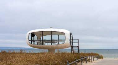 Binz 'deki kurtarma istasyonu, bugün kayıt bürosunun bir şubesi, Rgen Adası, Mecklenburg-Batı Pomerania, Almanya