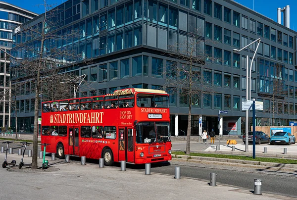 Червоний Стрибок Стрибок Міського Автобуса Центрі Гамбурга — стокове фото