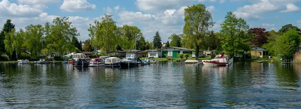 Små Bryggor Rekreationsidrottare Och Hus Havel Mellan Berlin Och Brandenburg — Stockfoto