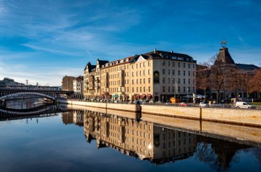 Berlin, Almanya 'da Spree' de eğlence gemisi