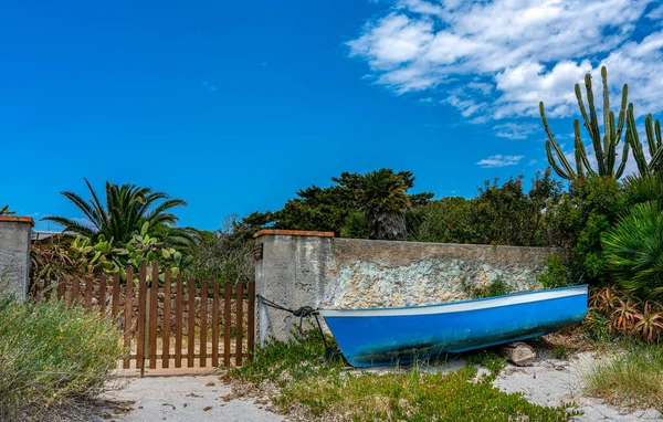 Blue Boat Fence Deserted Property Sardinia Italy — Stock Photo, Image