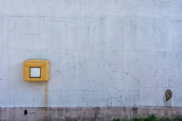 Yellow Deutsche Post Mailbox White Wall Lietzow Ruegen Island Germany — Stock Photo, Image