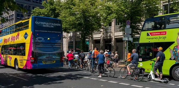 Cyclists Buses Berlin Traffic — Stock Photo, Image