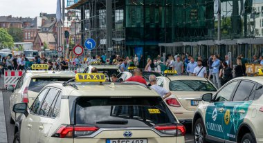 Berlin Central Station, taxi traffic in front of the entrance, Germany