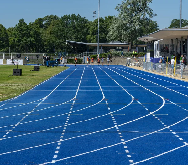 Blaue Tartanbahn Auf Einem Sportplatz Berlin Deutschland — Stockfoto