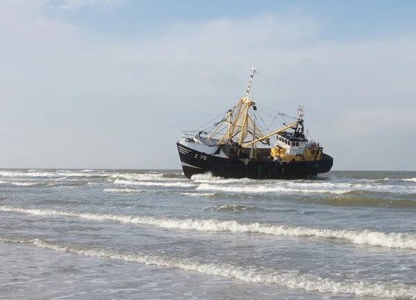 Barcă de pescuit strâmtă — Fotografie, imagine de stoc