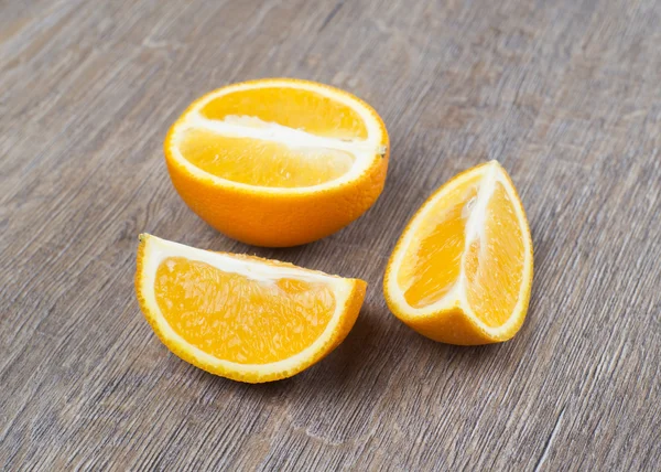Frutas de naranja sobre la mesa — Foto de Stock