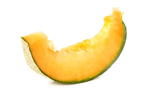Scheibe Cantaloupe Melone isoliert — Stockfoto