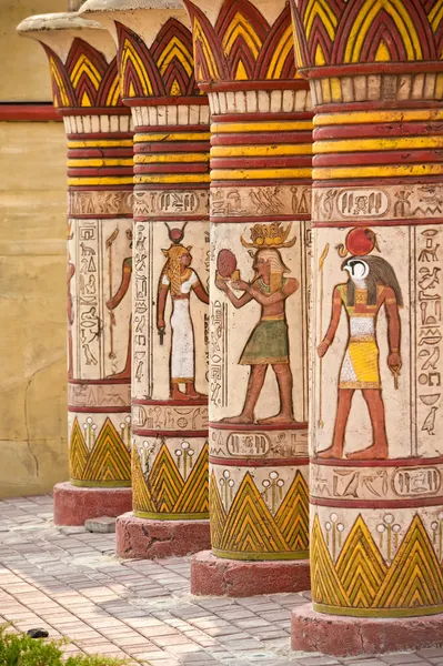 Starý Egypt Hieroglyfy vytesané na kameni — Stock fotografie