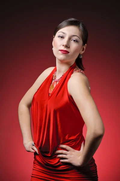 Gyönyörű nő piros ruhában.. — Stock Fotó
