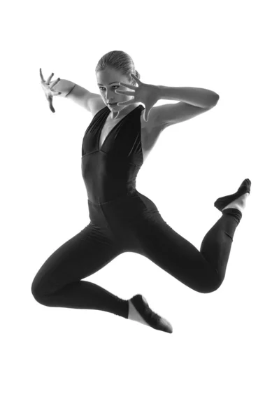 Ballerino moderno che salta . — Foto Stock