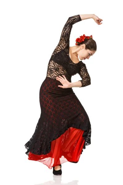 Ritratto di bella giovane donna che balla il flamenco — Foto Stock