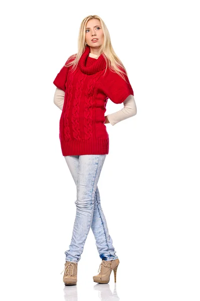 Donna che indossa caldo maglione rosso — Foto Stock