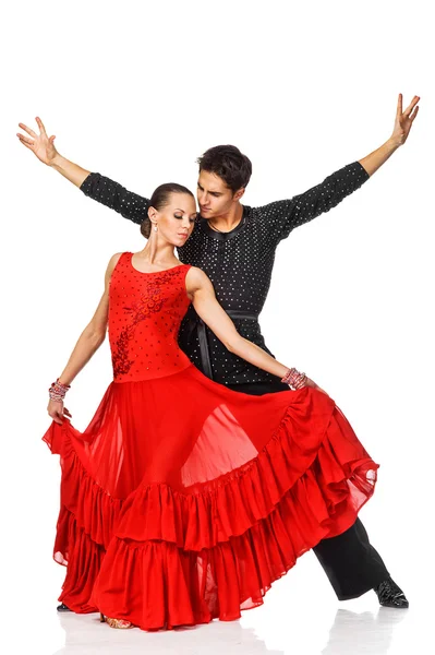 Sensual pareja bailando salsa. Bailarines latinos en acción . —  Fotos de Stock