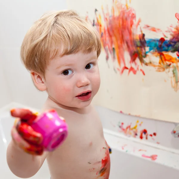 Child show you what he is drawing — Stock Photo, Image