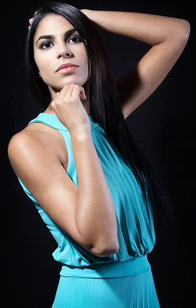 Portrait of a beautiful young woman — Stock Photo, Image