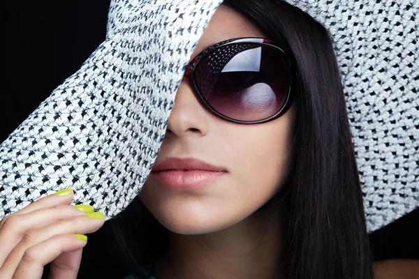 Portrait of a beautiful young woman — Stock Photo, Image